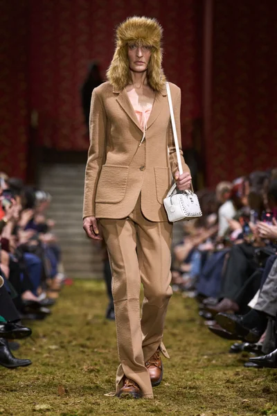 Look 53